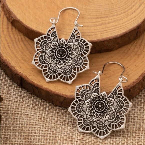 Antique Silver Basketweave Hoop Earrings - Picture 4 of 4